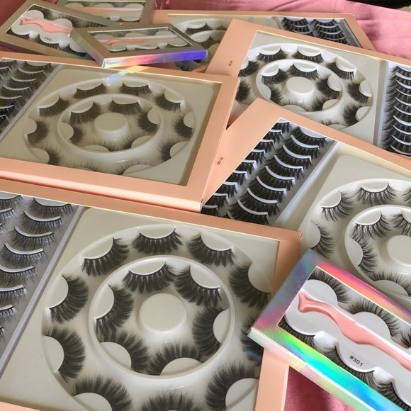 False Eyelashes Wispy BNIB Tweezer - Picture 2 of 2